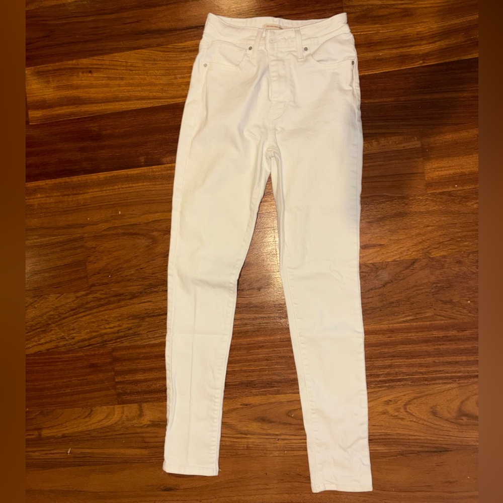 White High Rise Levi’s Skinny Jeans Size 26